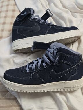 Nike AIR  Hi-Top Sneakers